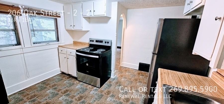 206 Oak St #2 - Photo 5 of 39