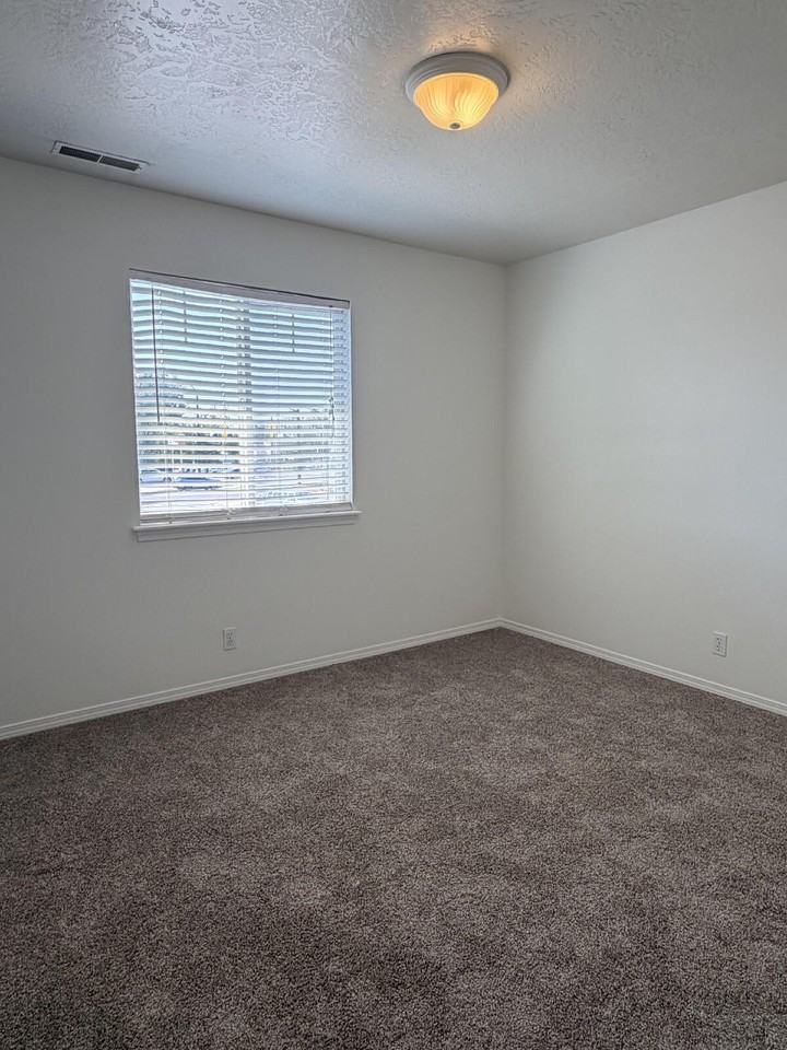 119 E King St - Photo 5 of 12