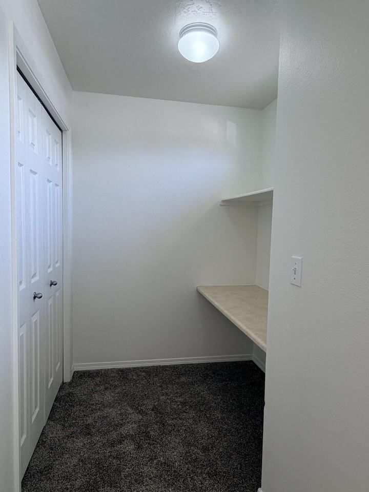 119 E King St - Photo 6 of 12