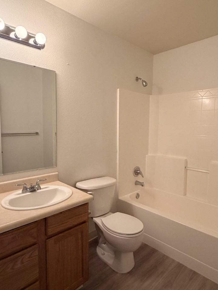119 E King St - Photo 7 of 12