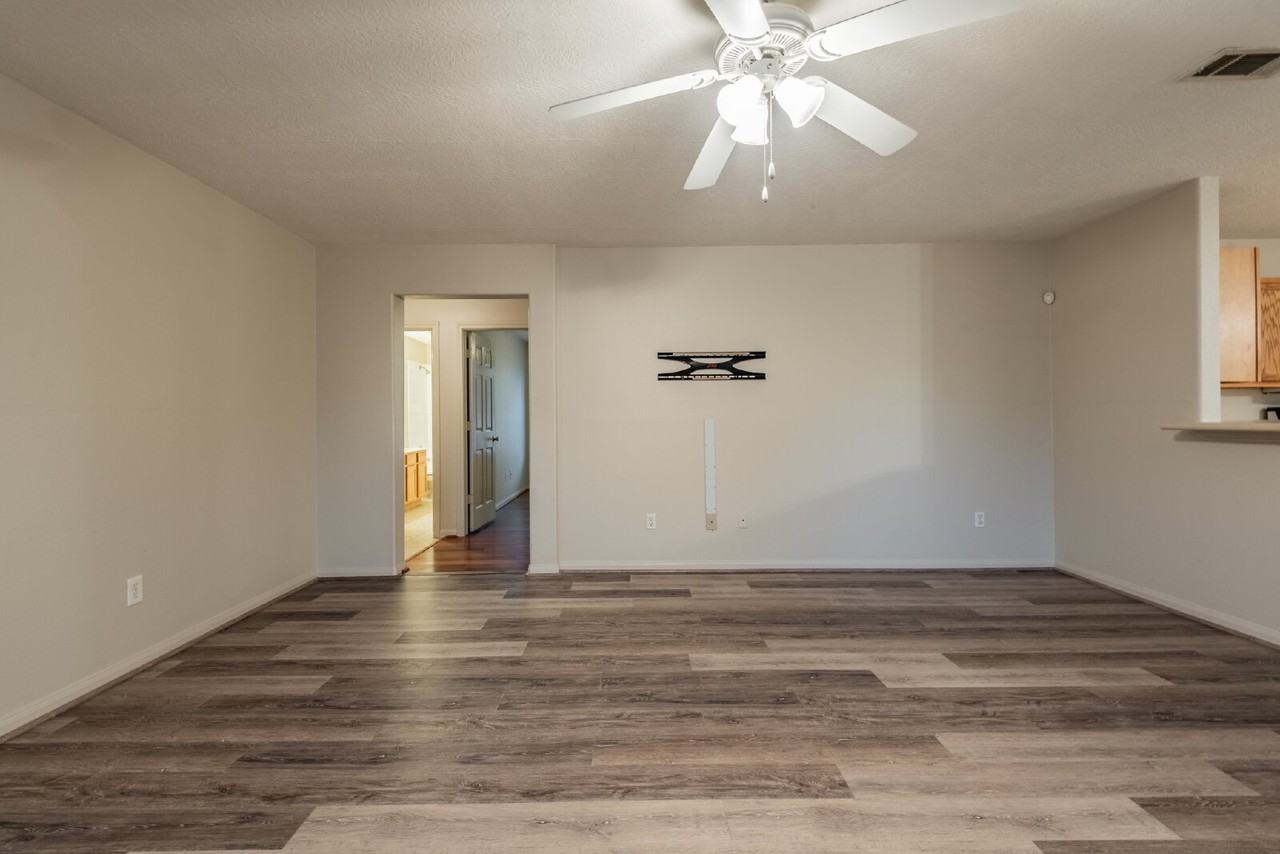 9438 Ashville Dr - Photo 2 of 16