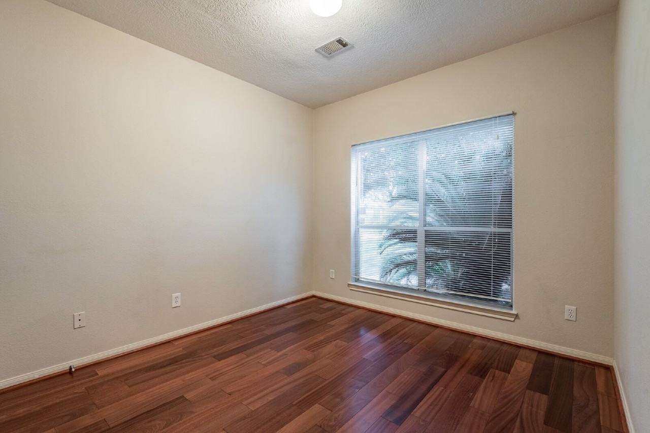9438 Ashville Dr - Photo 4 of 16