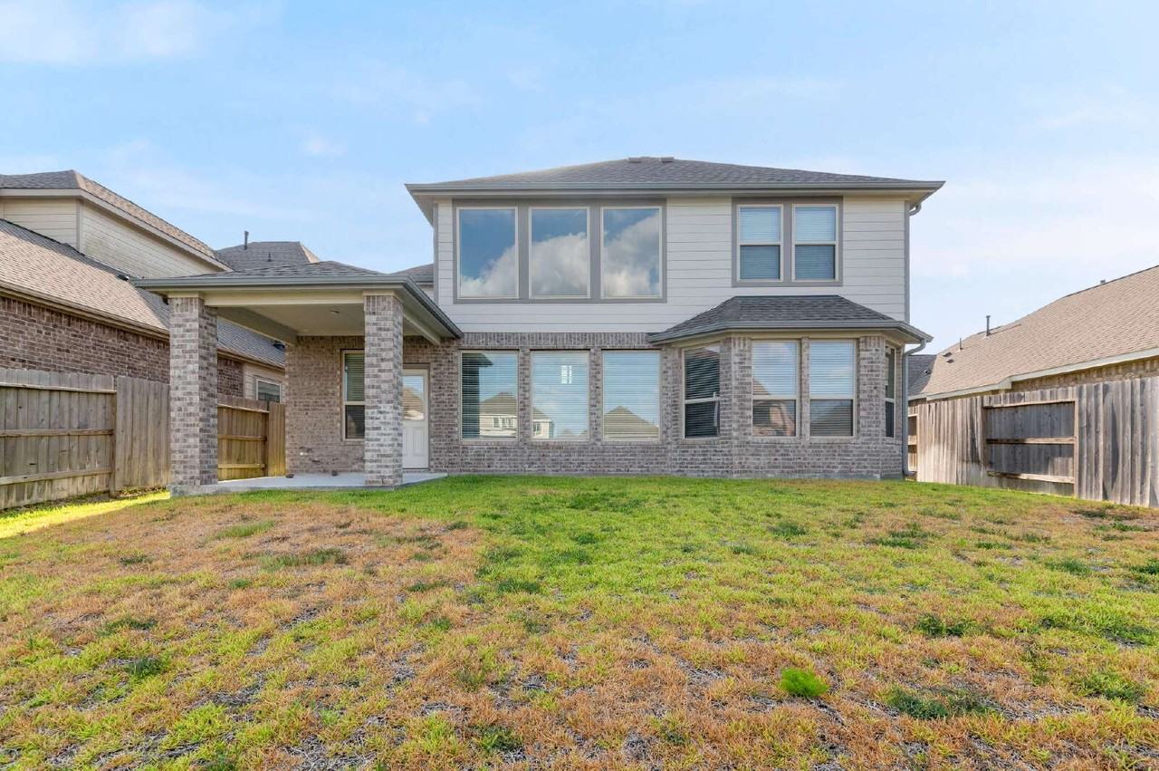 29650 Kynndal Shore Dr - Photo 2 of 37