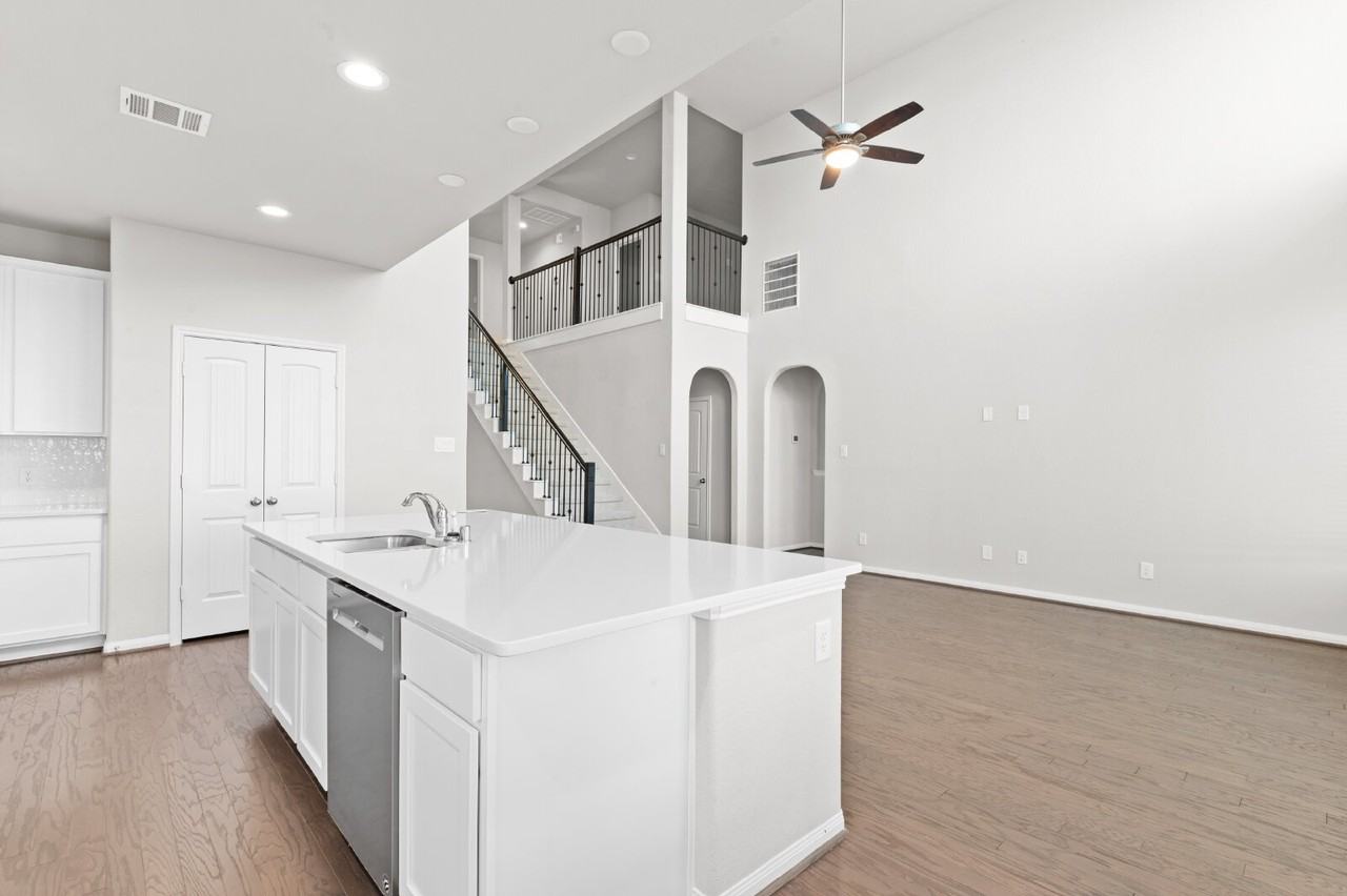 29650 Kynndal Shore Dr - Photo 4 of 37