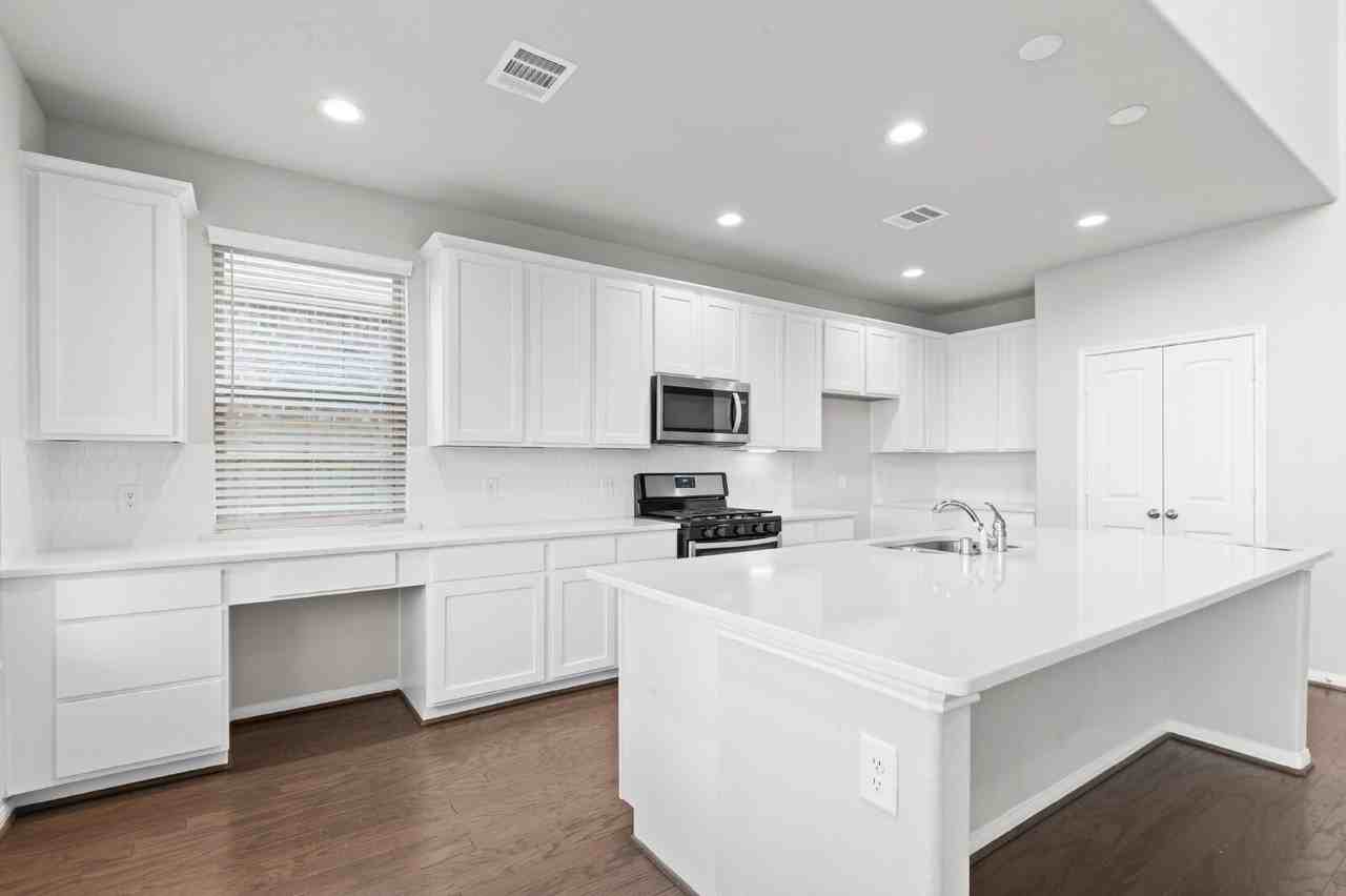 29650 Kynndal Shore Dr - Photo 5 of 37