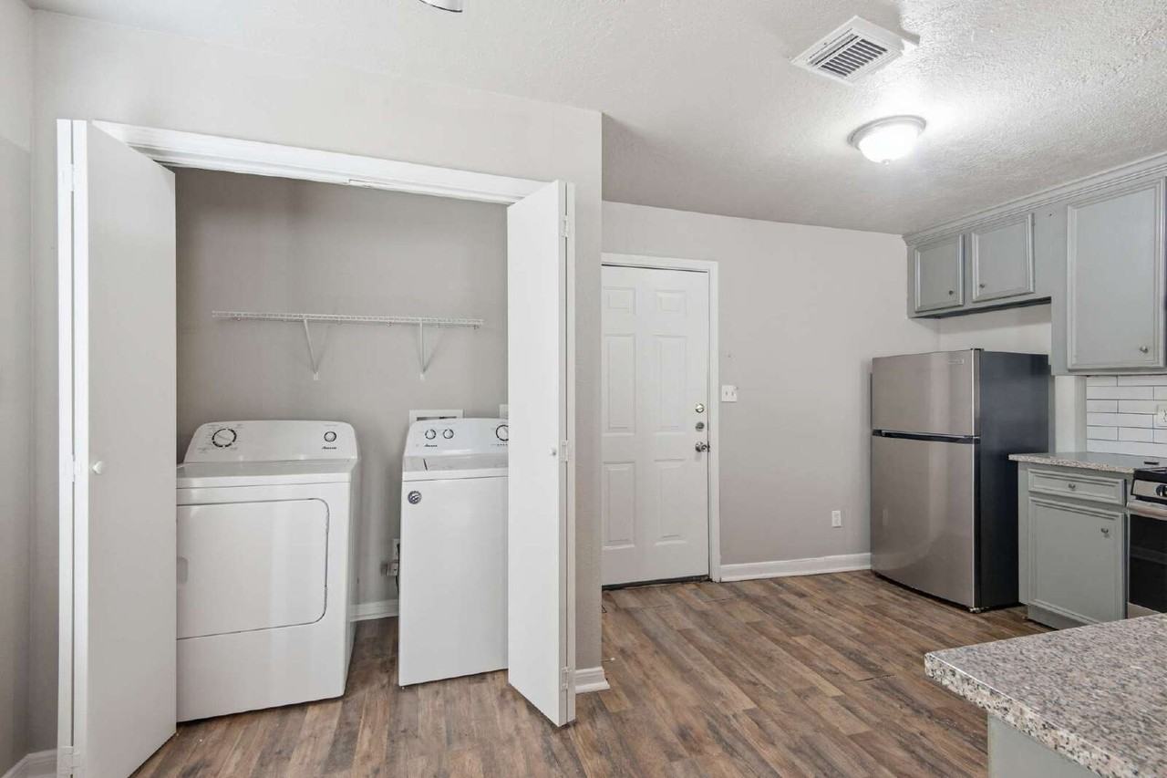 4226 Coke St - Photo 4 of 15