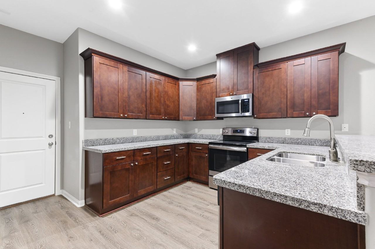 124 Artesian Way - Photo 2 of 20