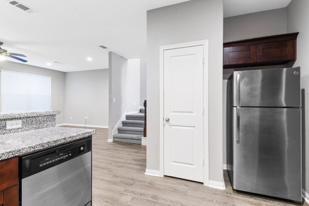 124 Artesian Way - Photo 3 of 20