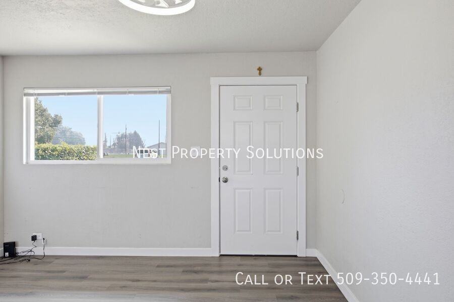 4460 Circle Pl Ne #1 - Photo 5 of 16
