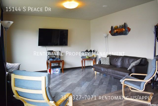15144 S Peace Dr - Photo 4 of 17