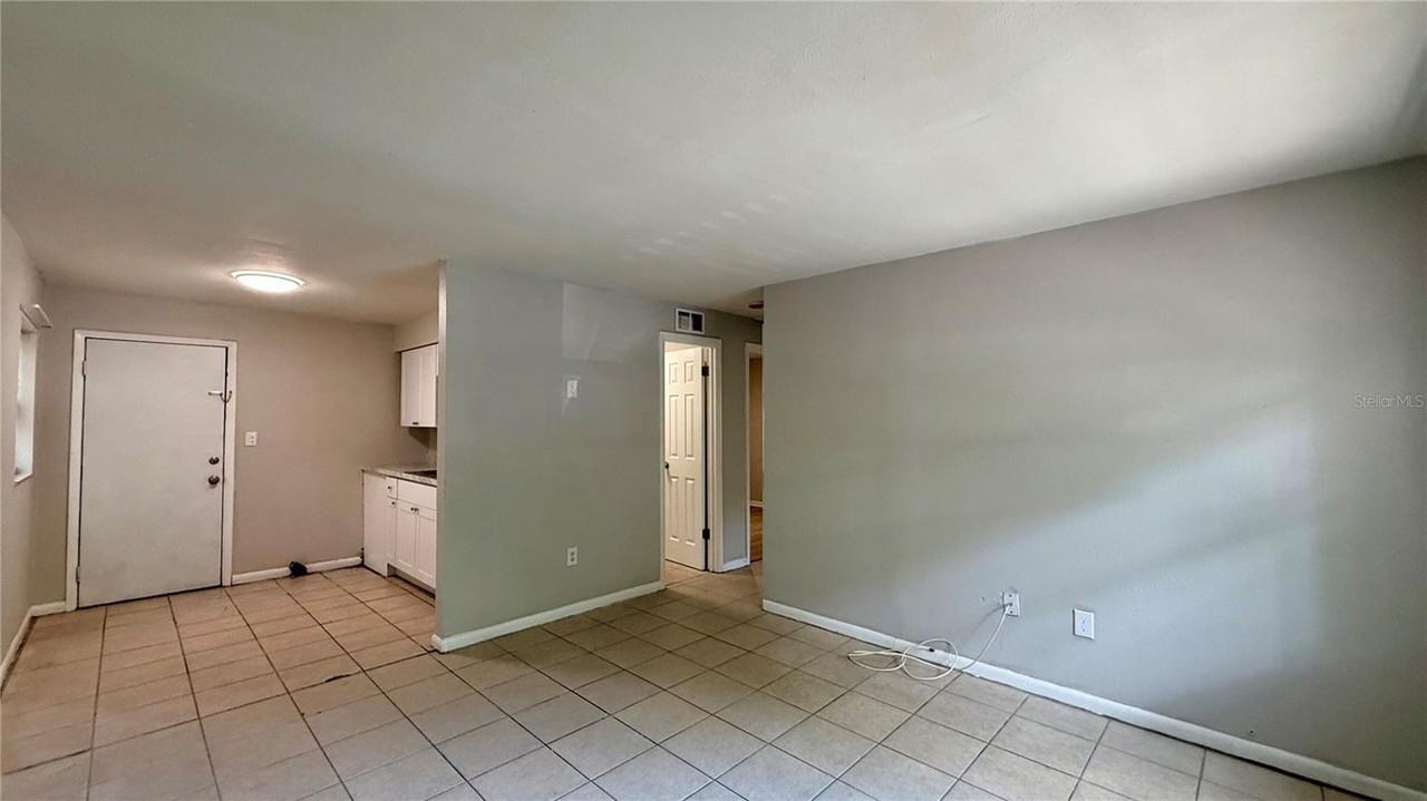 409 Lake St - Photo 2 of 8