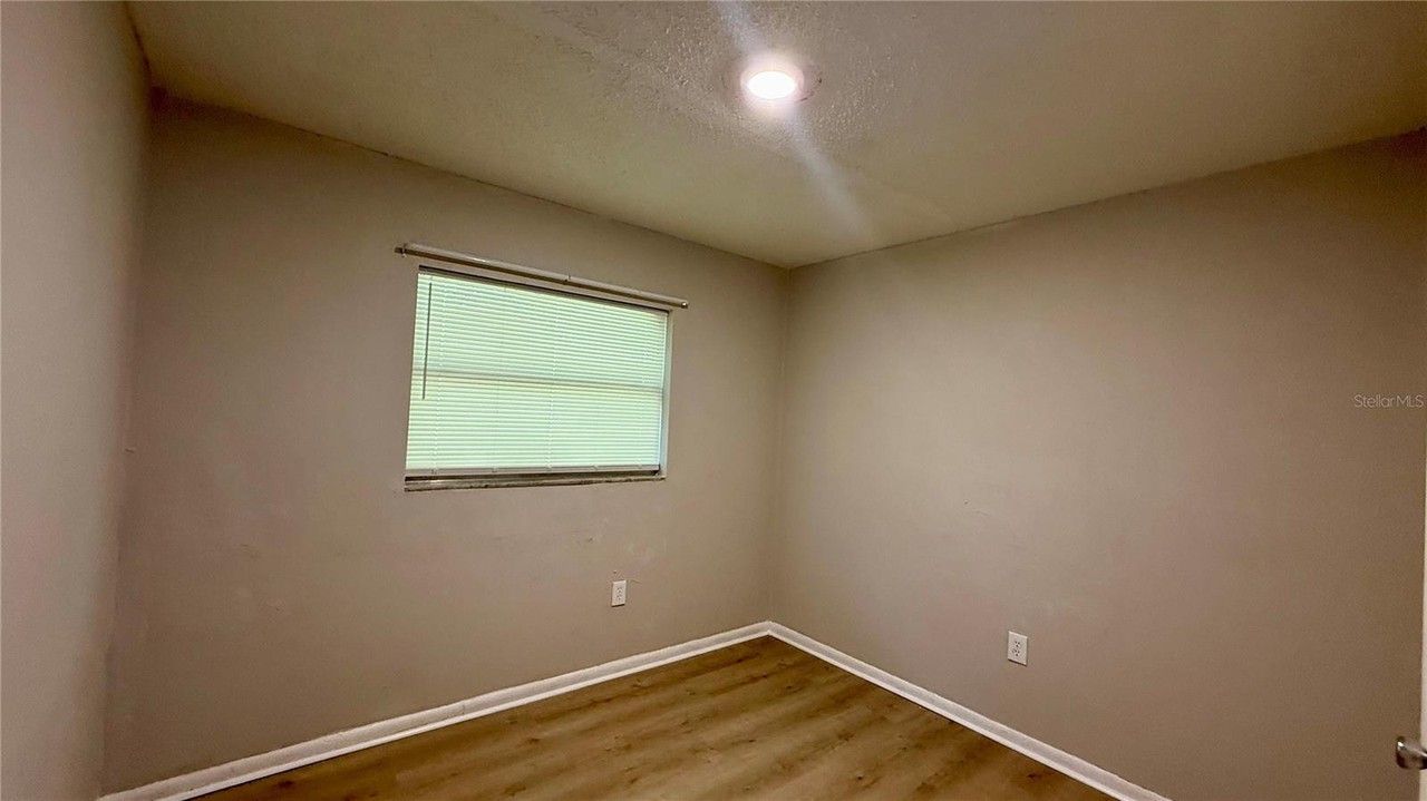 409 Lake St - Photo 5 of 8
