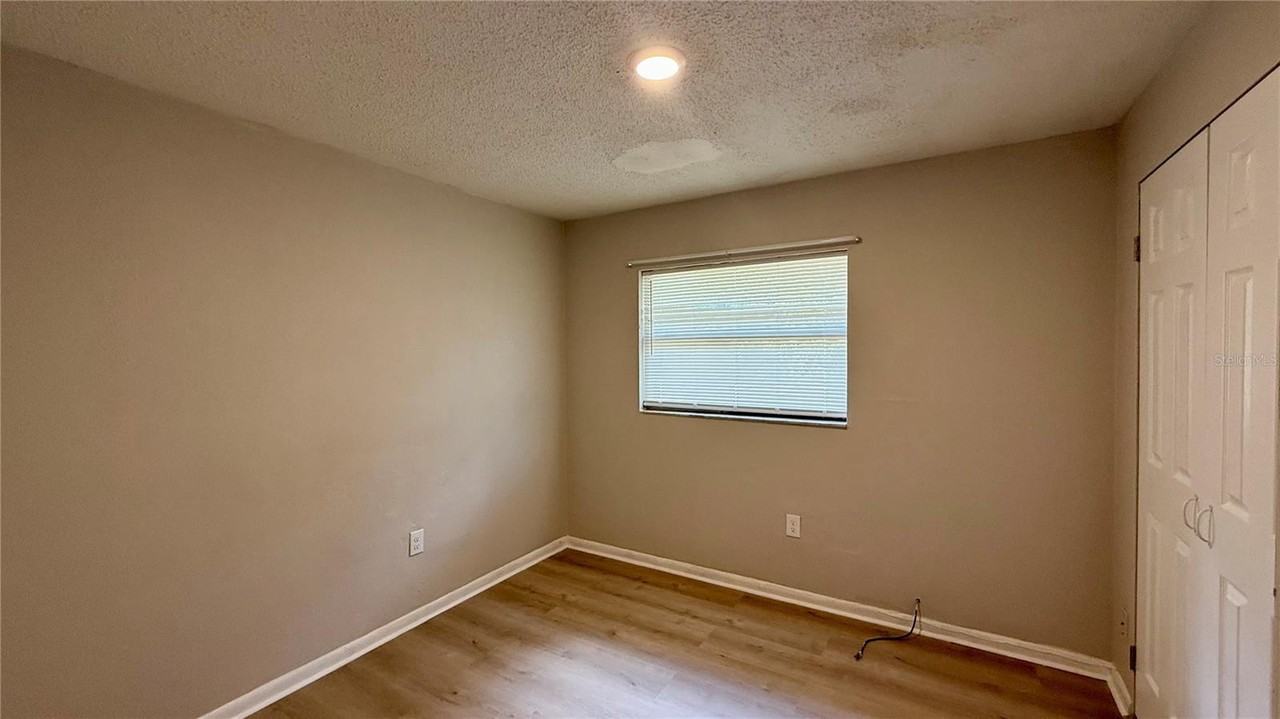 409 Lake St - Photo 6 of 8