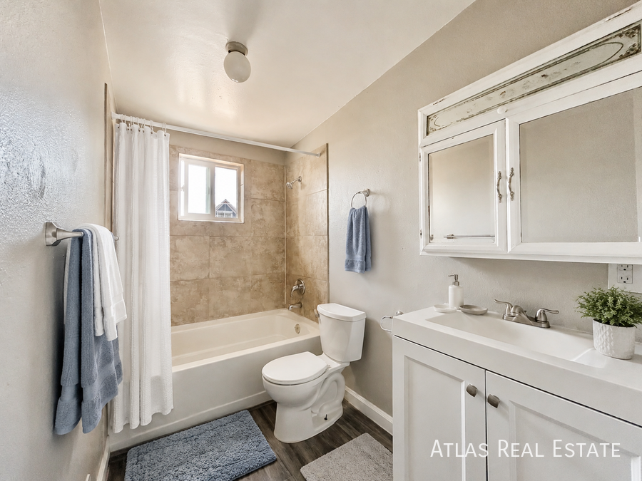 4425 Elizabeth St - Photo 4 of 11