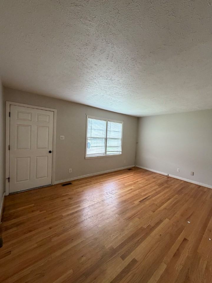 159 Vance Dr - Photo 2 of 9