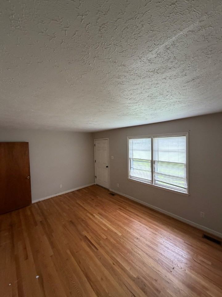 159 Vance Dr - Photo 3 of 9