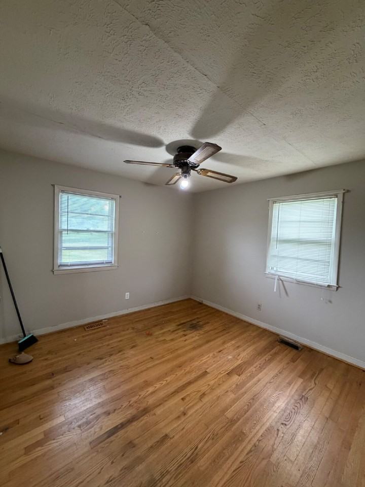 159 Vance Dr - Photo 5 of 9
