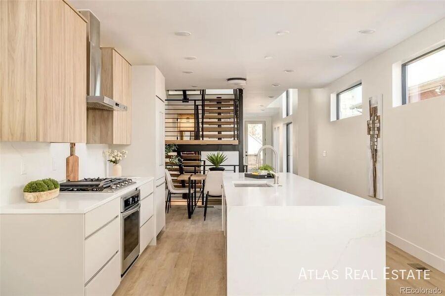 3416 Lawrence St - Photo 3 of 7