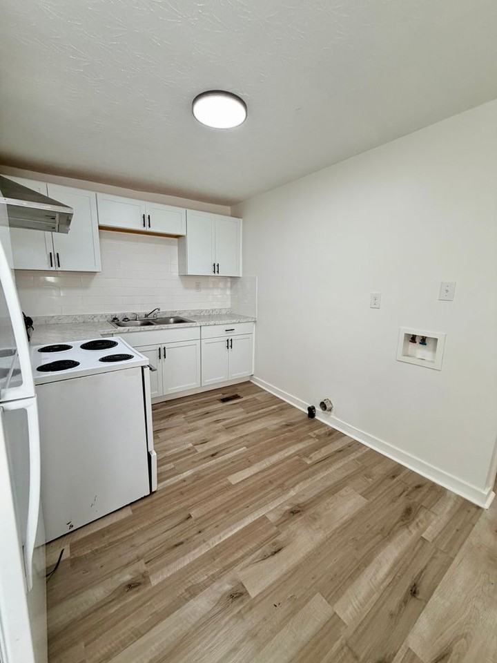 531 Smith St - Photo 2 of 13