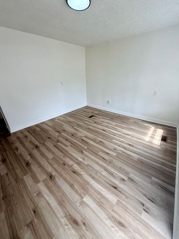 531 Smith St - Photo 4 of 13