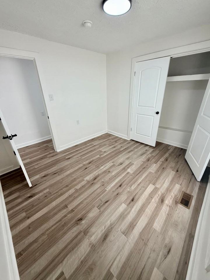 531 Smith St - Photo 6 of 13