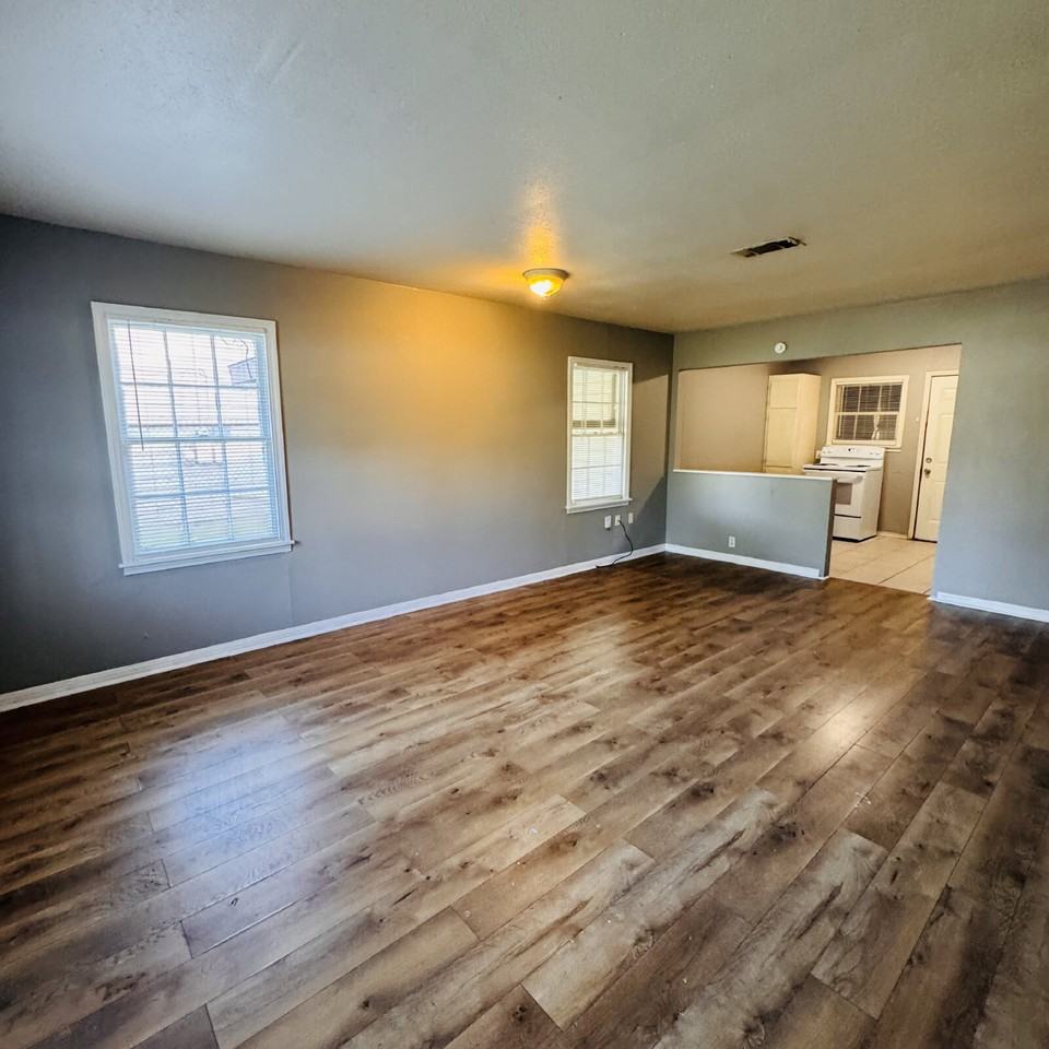 4478 Dallas St - Photo 5 of 11