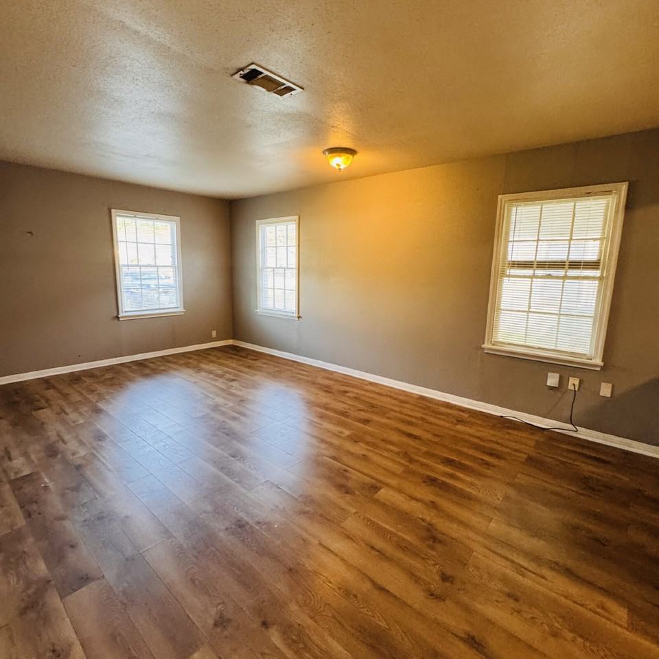 4478 Dallas St - Photo 6 of 11