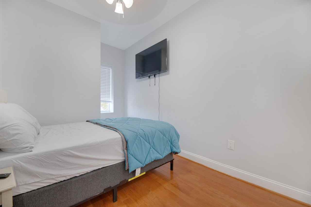 1414 14th St Nw #B - Photo 6 of 13