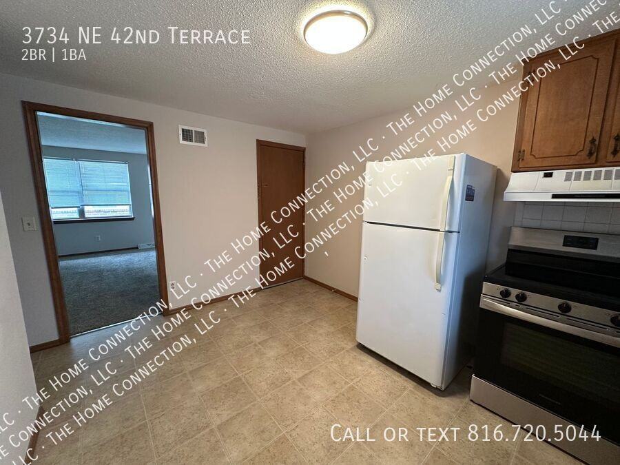 3734 Ne 42nd Ter - Photo 2 of 11