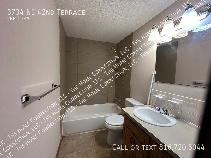 3734 Ne 42nd Ter - Photo 4 of 11