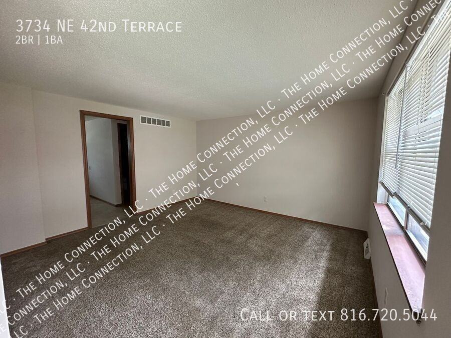 3734 Ne 42nd Ter - Photo 5 of 11