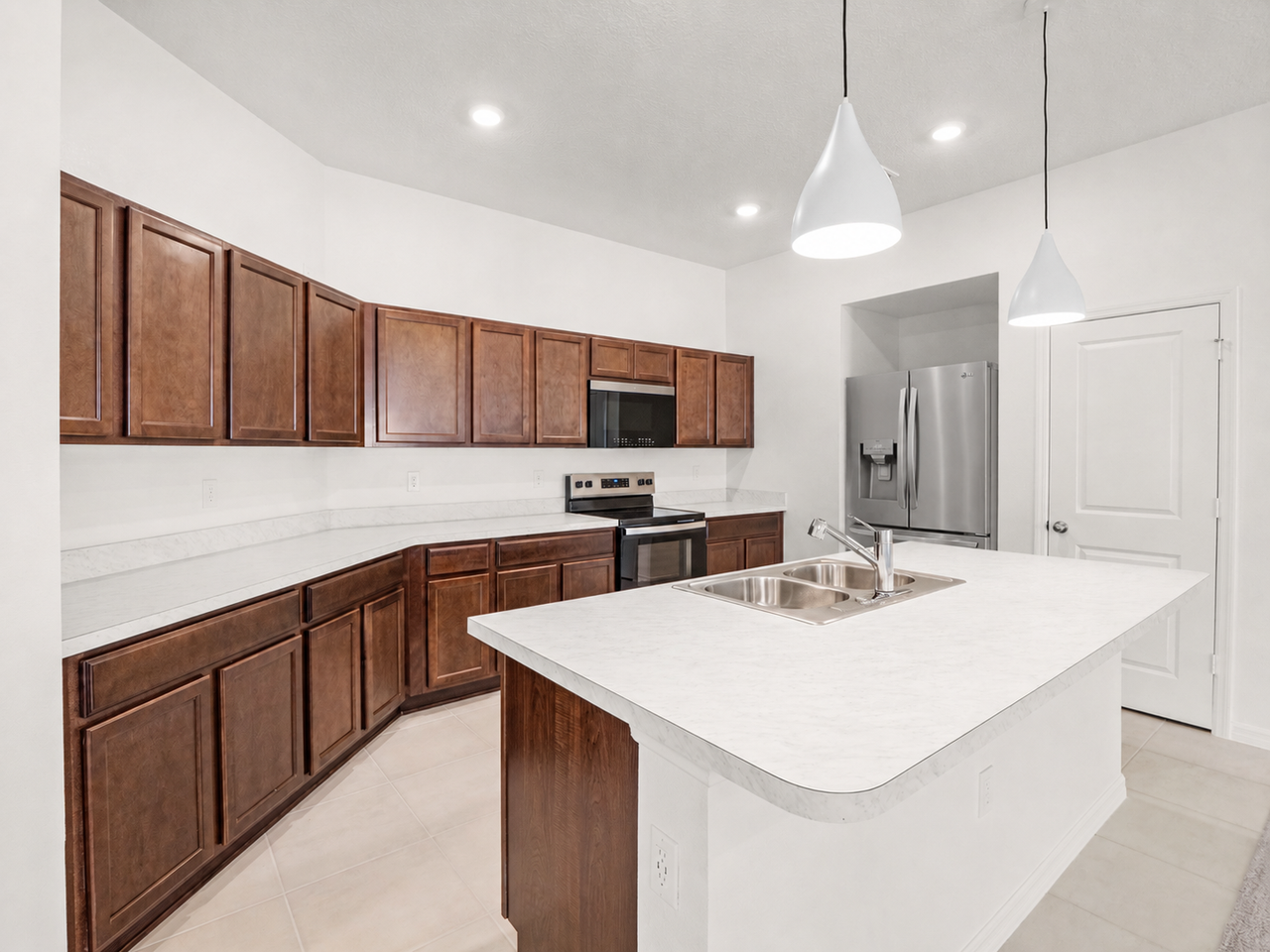 2192 Vinifera Dr - Photo 5 of 28