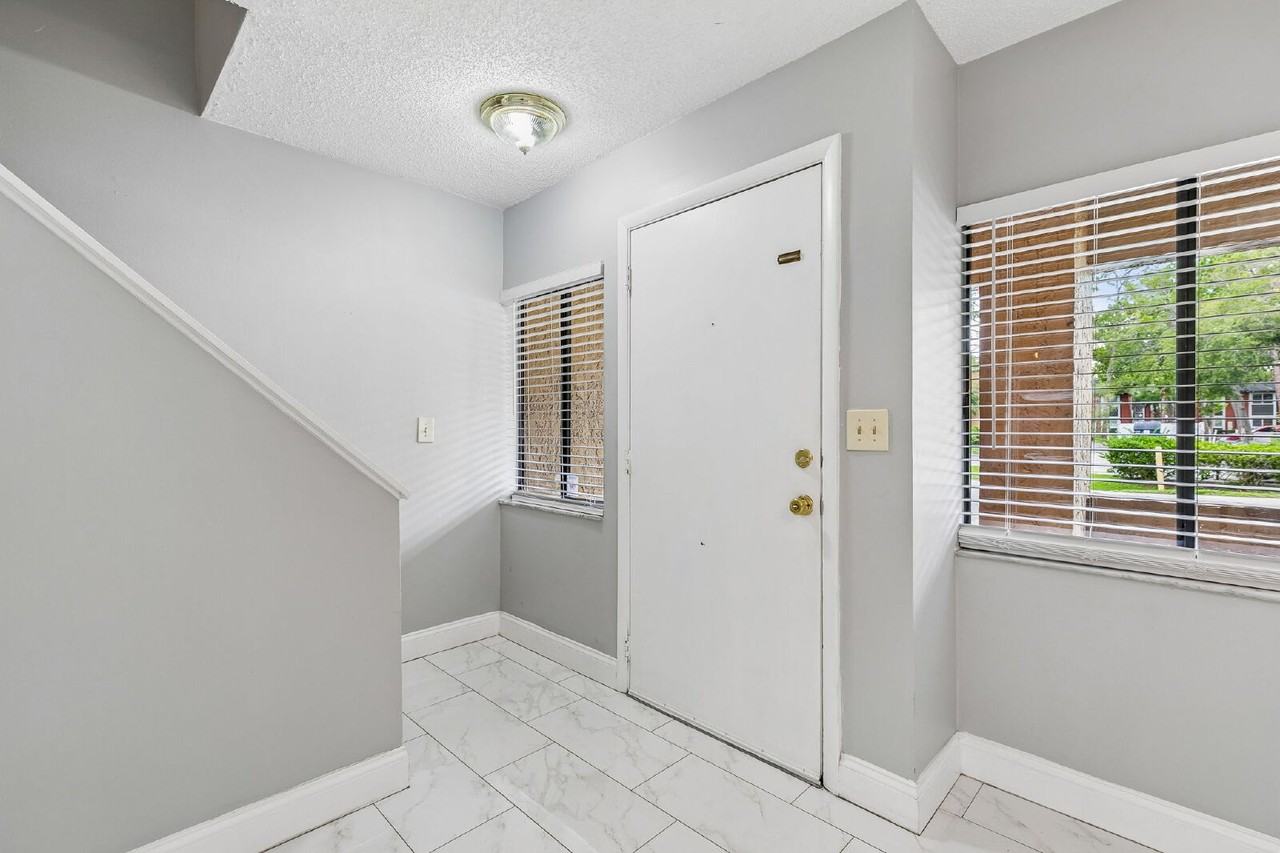 5810 Windhover Dr - Photo 3 of 31