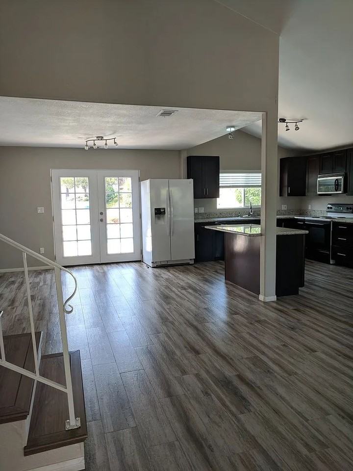 2714 York Rd - Photo 4 of 11