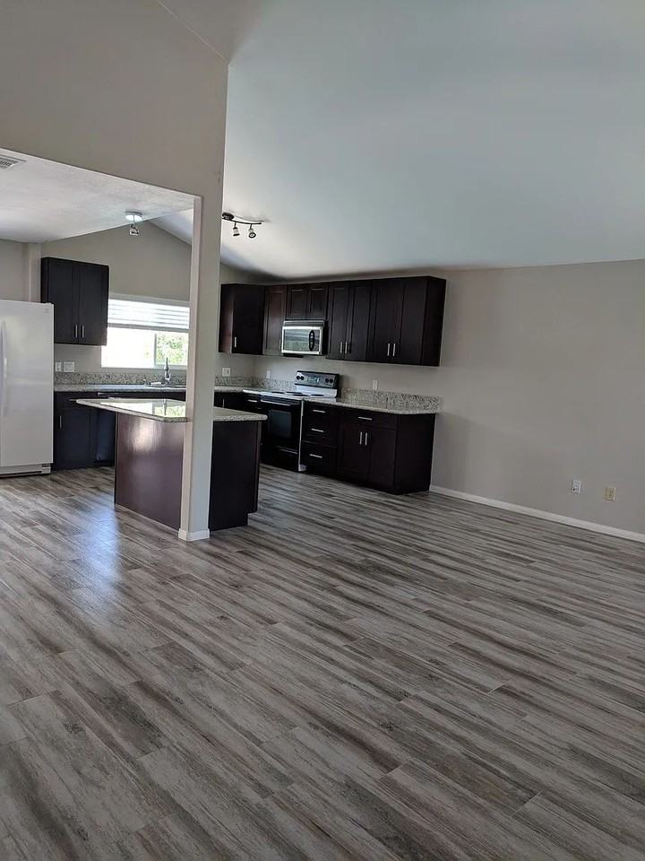2714 York Rd - Photo 5 of 11