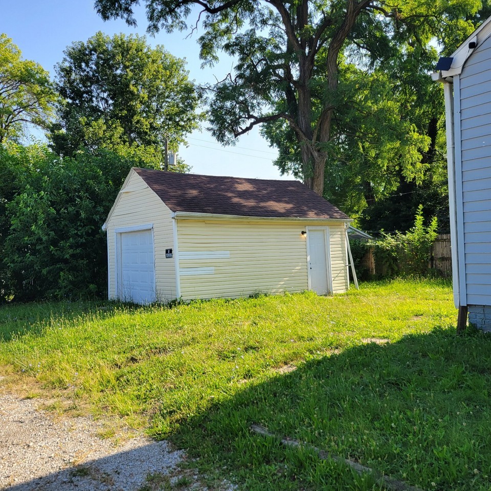 3902 Hoyt Ave - Photo 5 of 7