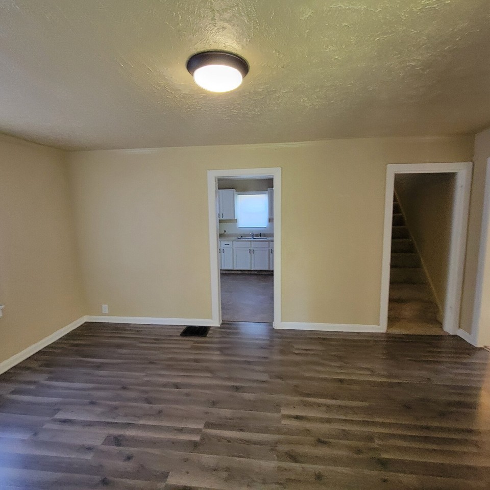 3902 Hoyt Ave - Photo 6 of 7