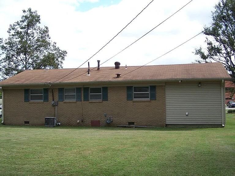 1100 Highland St - Photo 3 of 3