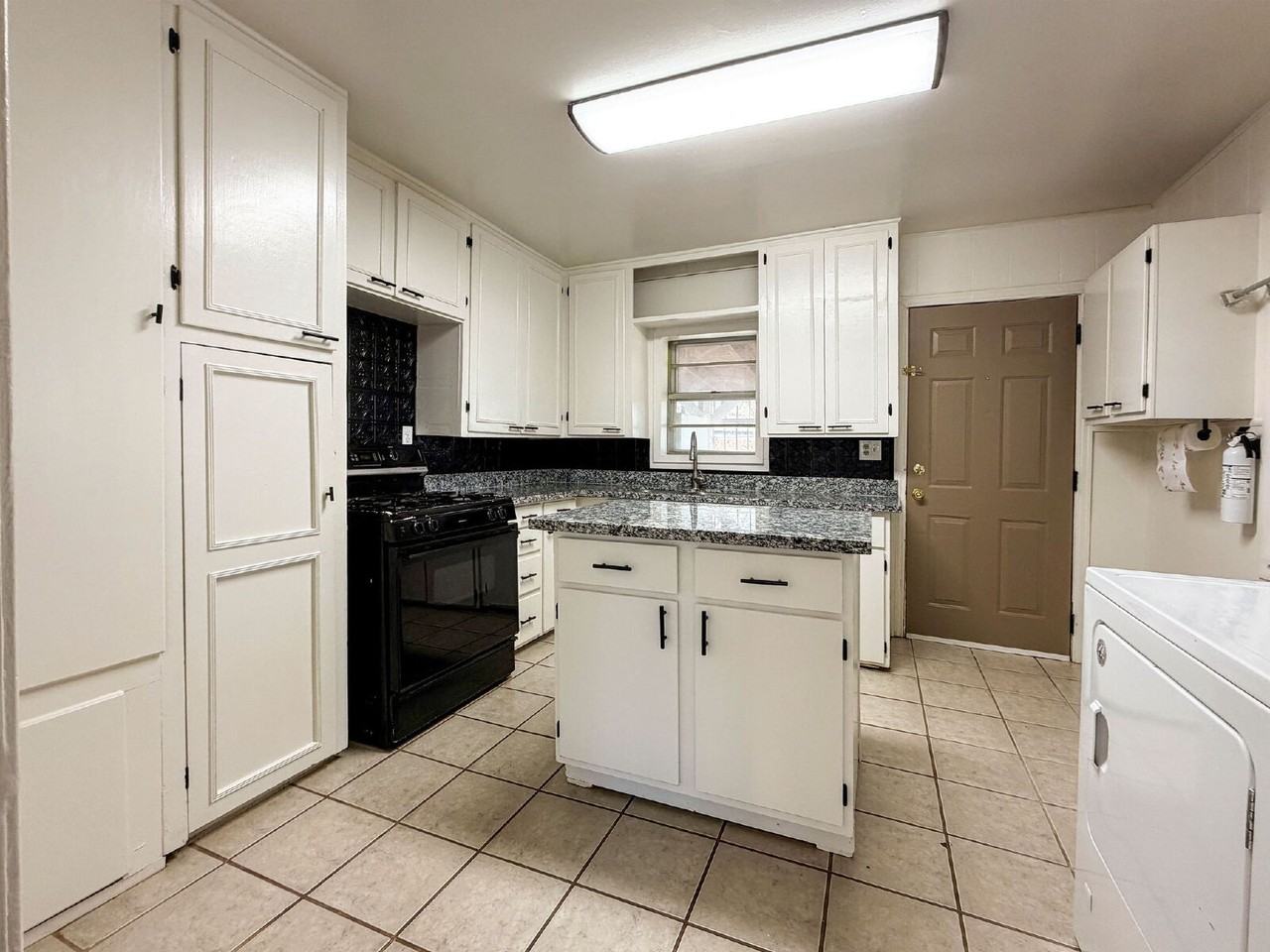 3221 Emory St - Photo 6 of 21