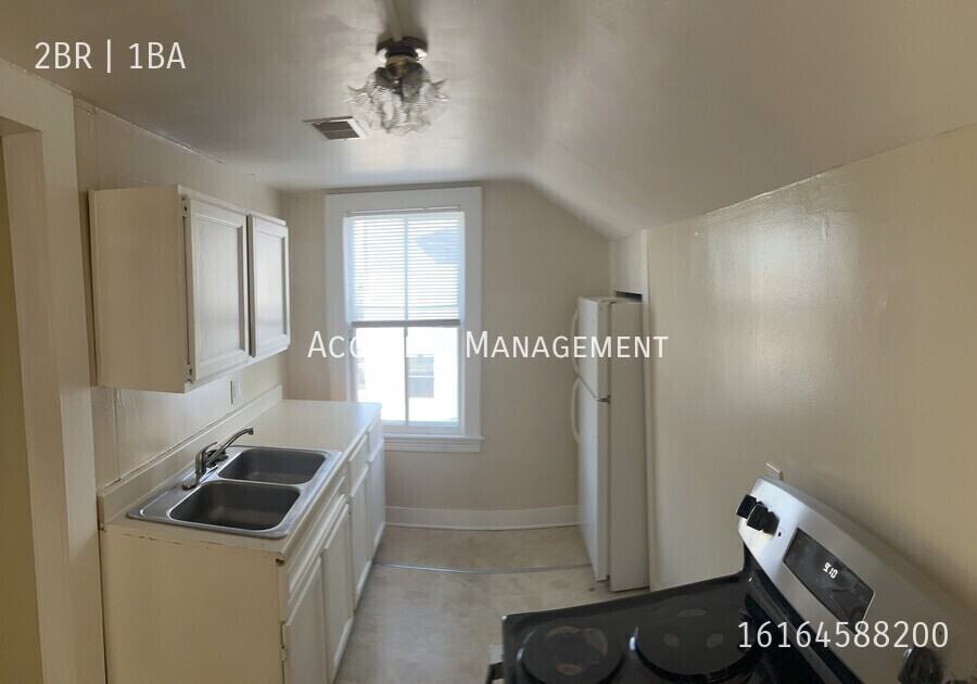 847 Bridge St Nw #2 - Photo 4 of 9