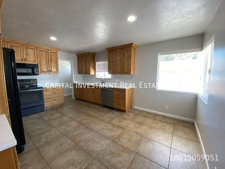 2626 S 1700 E - Photo 3 of 20