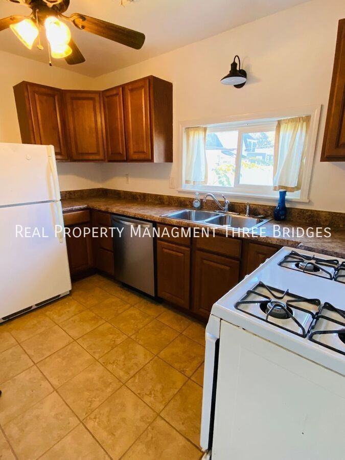 7061 Pernod Ave - Photo 2 of 15