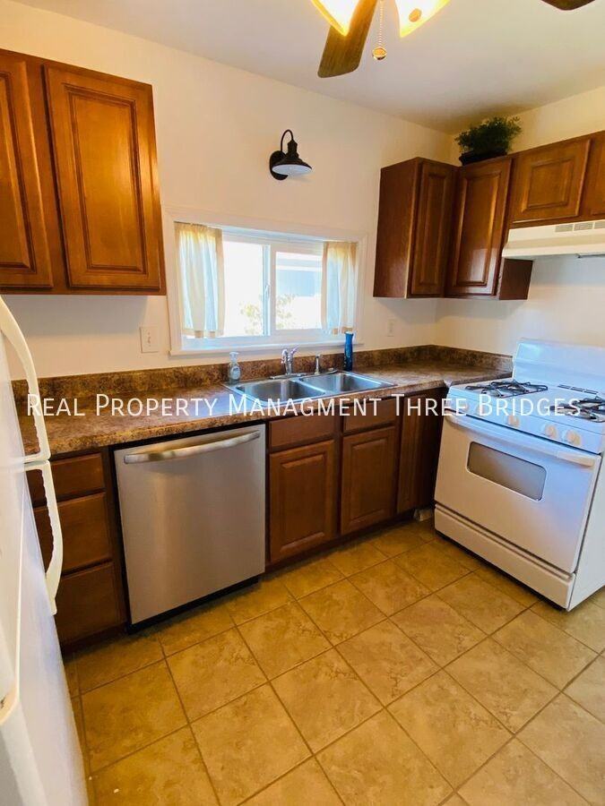 7061 Pernod Ave - Photo 3 of 15