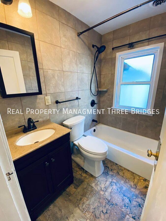 7061 Pernod Ave - Photo 4 of 15