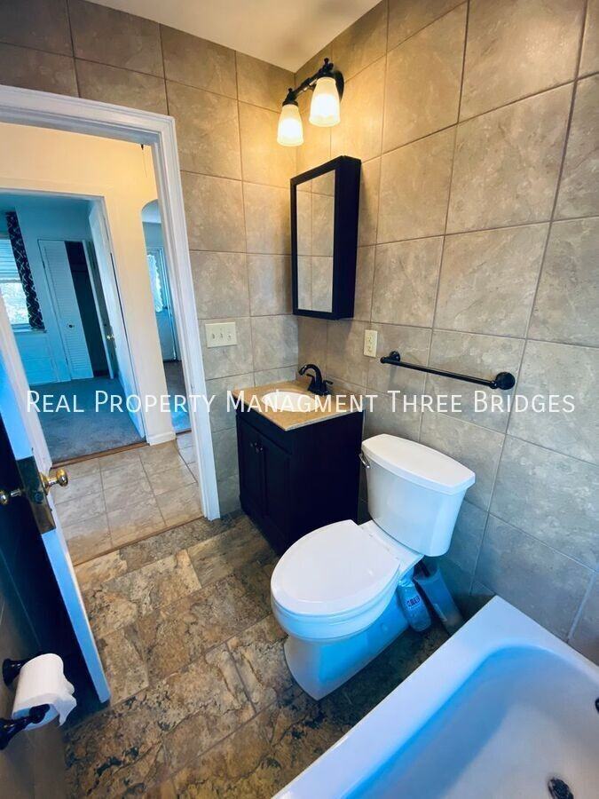 7061 Pernod Ave - Photo 5 of 15