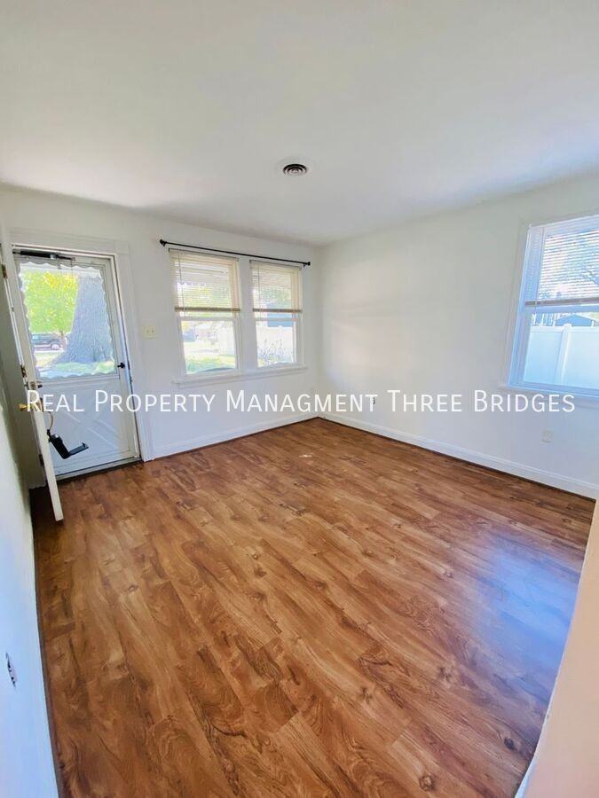 7061 Pernod Ave - Photo 6 of 15