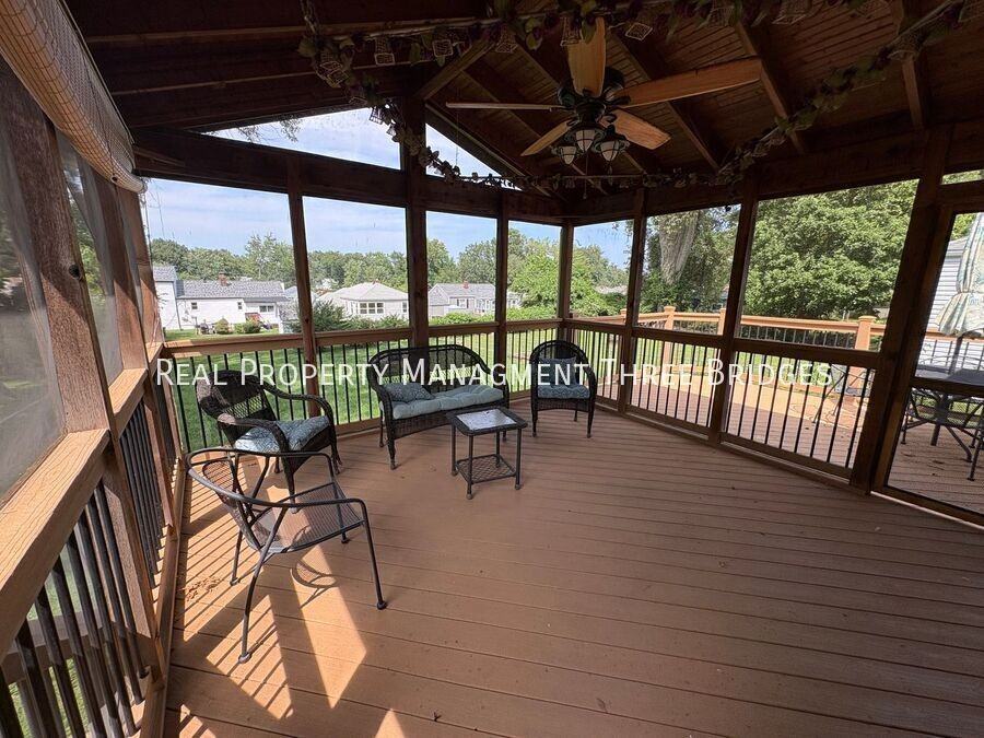 10335 Lackland Rd - Photo 2 of 12