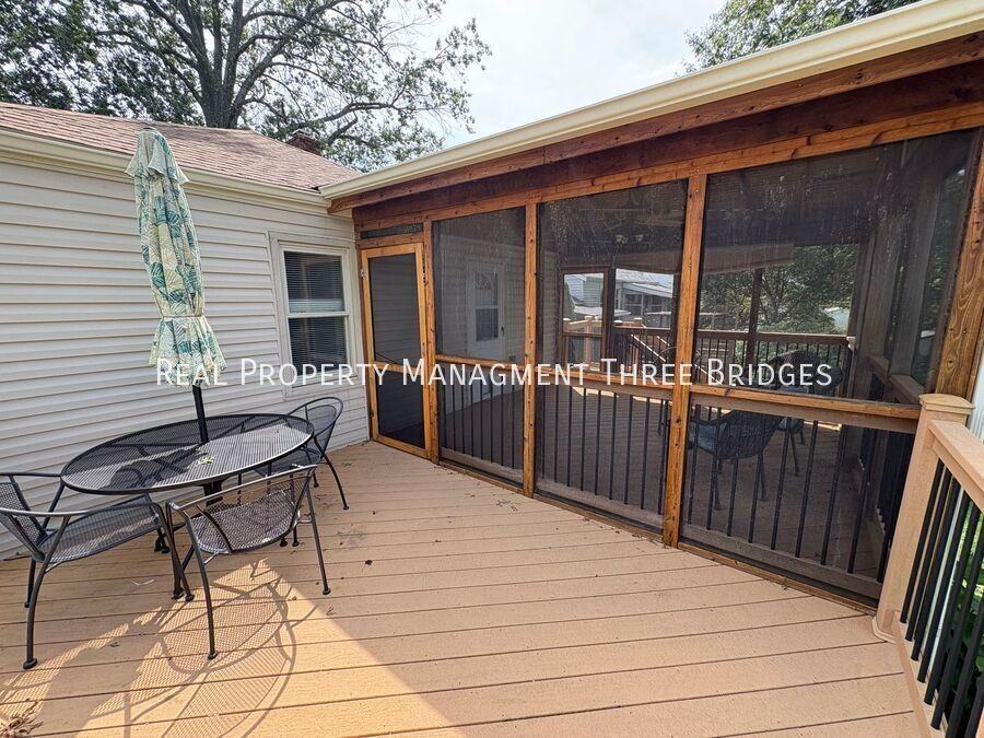10335 Lackland Rd - Photo 3 of 12