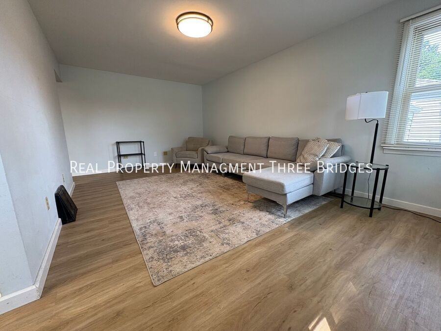 10335 Lackland Rd - Photo 6 of 12