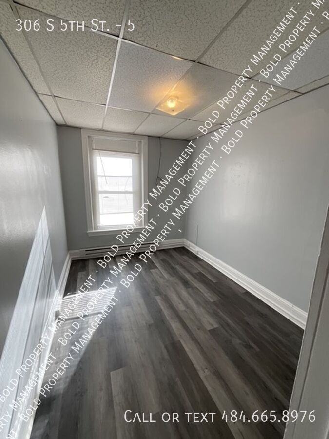 306 S 5th St #5 - Photo 3 of 10